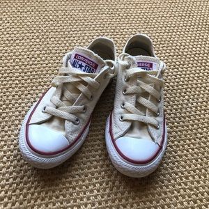 Off-white Chuck Taylor Converse